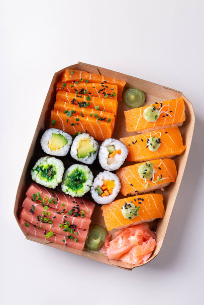 Sushi vegano, Sashimi y rollos de Maki con mariscos a base de plantas - Foto, Imagen