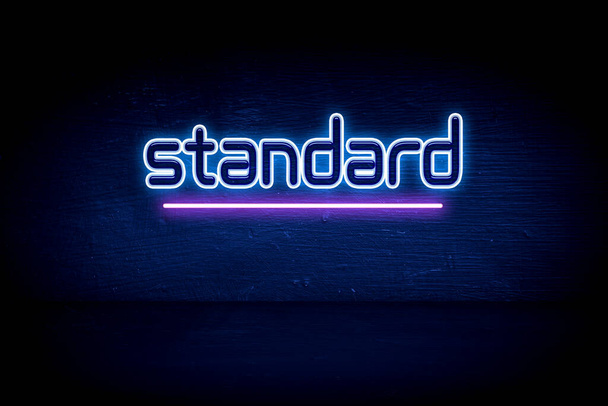 Standard - blaue Leuchtreklame - Foto, Bild