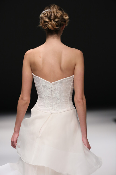 Jenny Lee Fall 2015 Bridal collection show - Photo, Image