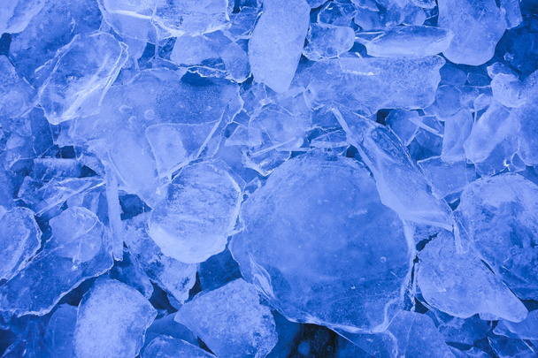 Capas delgadas de hielo azul
. - Foto, Imagen