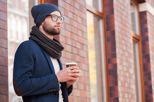 Man in smart casual wear holding coffee cup - Фото, зображення