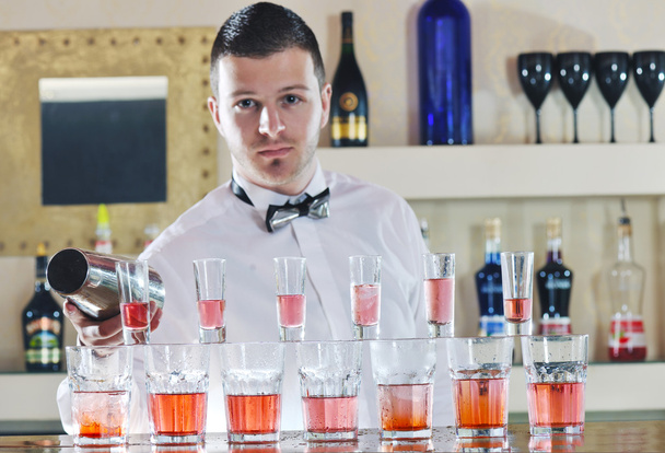 Pro barman prepare coctail drink on party - 写真・画像