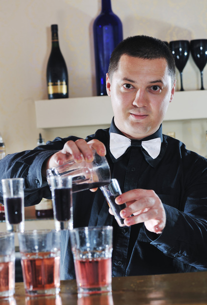 Pro barman prepare coctail drink on party - Fotó, kép