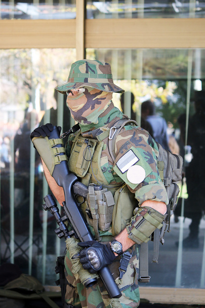 voják speciálních jednotek s odstřelovací puška - Fotografie, Obrázek