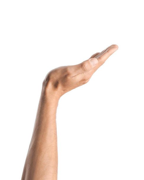 Jeune main masculine tenant quelque chose sur fond blanc - Photo, image