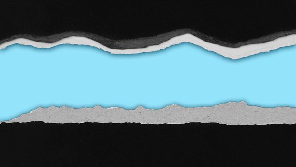 Papel preto rasgado em fundo azul, espaço para cópia - Foto, Imagem