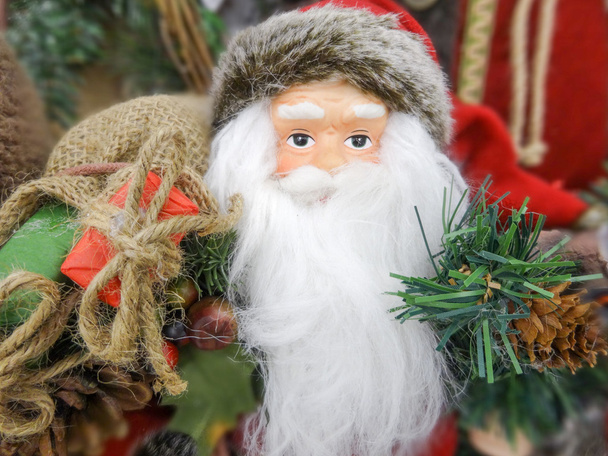 Santa claus figuur speelgoed klaar voor vakantie - Foto, afbeelding
