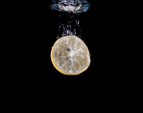 Lemon splashing - Фото, зображення