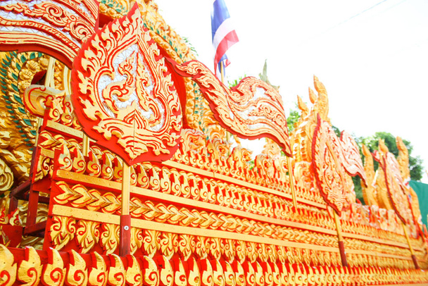 Будда і Нага скульптурні прикраси в релігії на півдні Таїланду - Фото, зображення