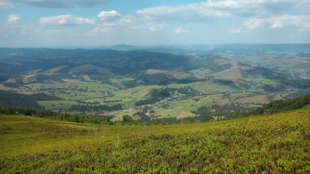 Mraky a krásné zelené hory - Záběry, video