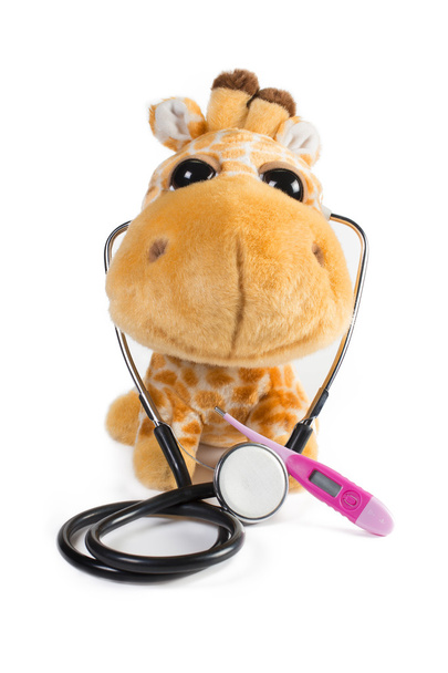 Plüschtier-Giraffe lächelt mit Stethoskop und Thermometer - Foto, Bild