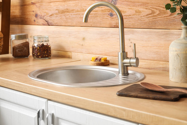 Counter with sink near wooden wall - 写真・画像