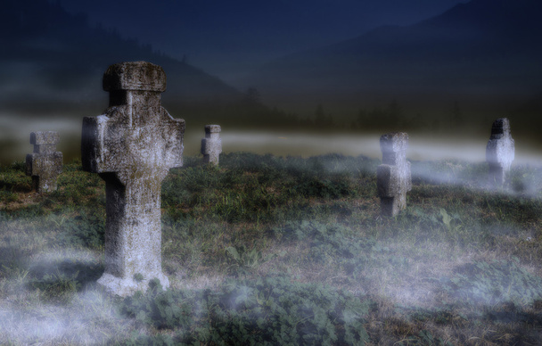 Vecchio cimitero spaventoso
 - Foto, immagini