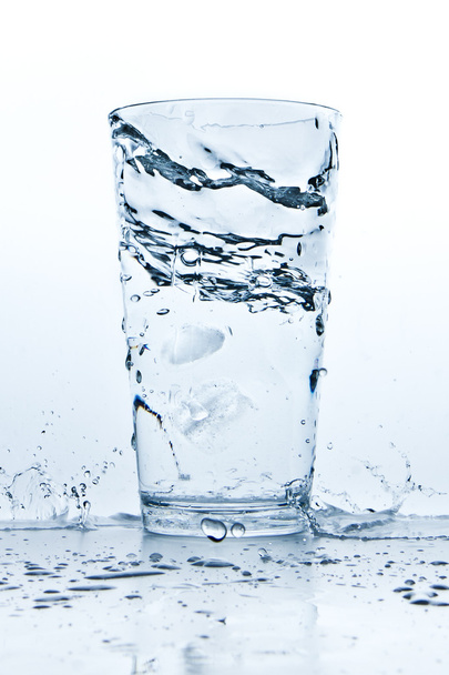 Water splash in glass - Fotoğraf, Görsel