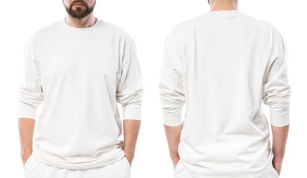 Mann trägt weißes langärmeliges T-Shirt mit Leerraum für Design isoliert auf weißem Hintergrund - Foto, Bild