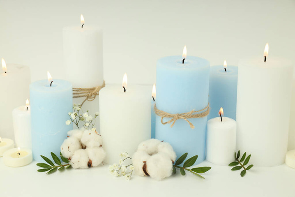 Conceito de relaxamento com diferentes velas de aroma - Foto, Imagem
