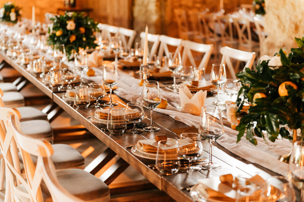 original serving of the festive table with decorative tangerine trees - Zdjęcie, obraz