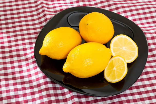 熟したと新鮮な果物、黄色のレモン- Citrus Meyeri - 写真・画像