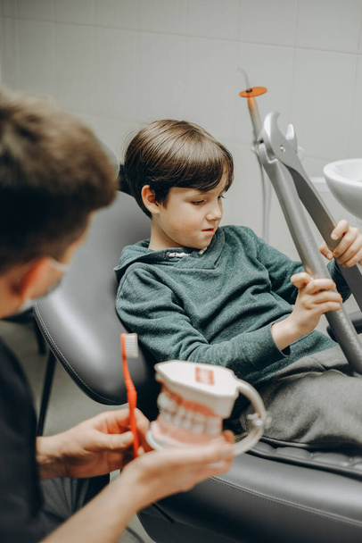 Odontologia infantil. Criança na consulta do dentista. - Foto, Imagem