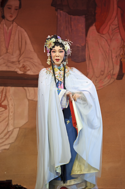 Bastante chinesa tradicional atriz de ópera com traje teatral
 - Foto, Imagem