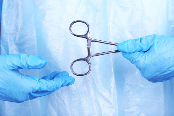 Surgeon's hands holding medical instrument closeup - Foto, Imagem