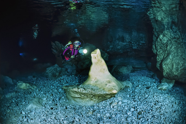 Υποβρύχια σπηλαιολογία - Φωτογραφία, εικόνα