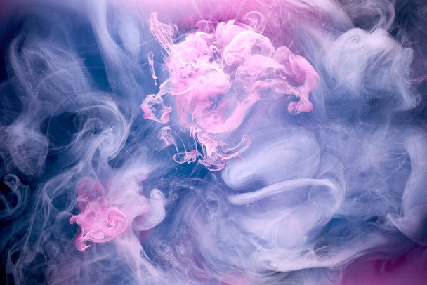 Lilac smoke on black ink background, colorful pink fog, abstract swirling touch ocean sea, azure acrylic pigment paint underwater - Foto, afbeelding