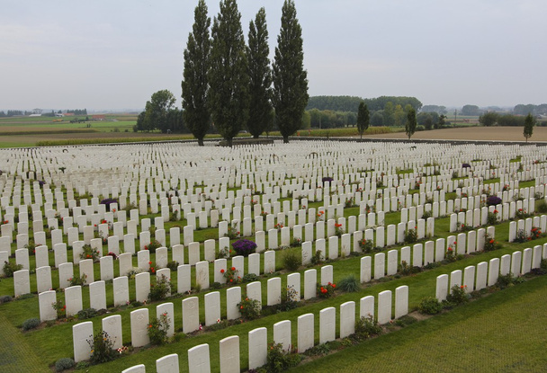 Tyne Cuna WW I Graves, Ypres Salient
 - Foto, Imagen