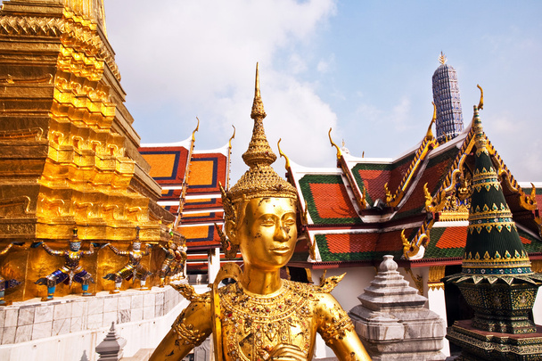 a kinaree, egy mitológiai alak, a nagy palota, Bangkok - Fotó, kép