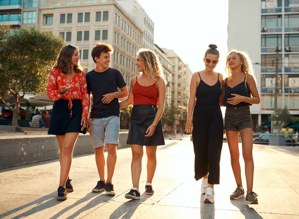 Lets take a walk. Full length shot of a group of young friends taking a walk through the city. - Foto, imagen