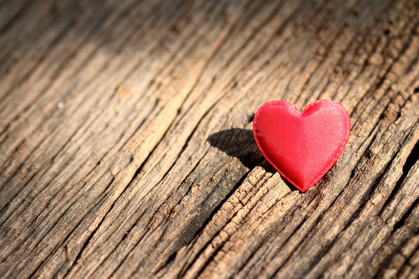 Sevgililer günü kırmızı kalp şeklinde - Fotoğraf, Görsel