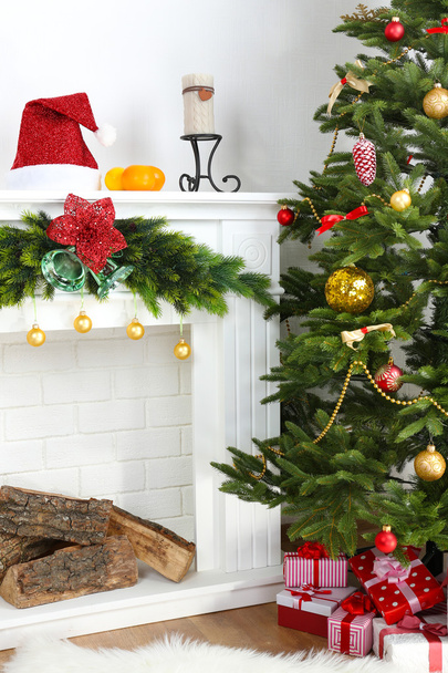 Christmas tree near fireplace in room - Valokuva, kuva