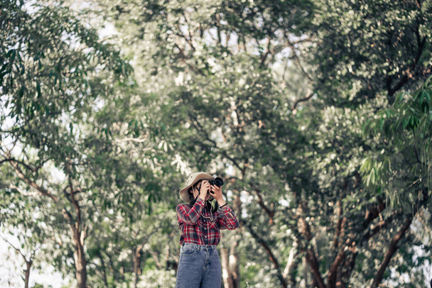 Happy young woman photographer travels. - 写真・画像
