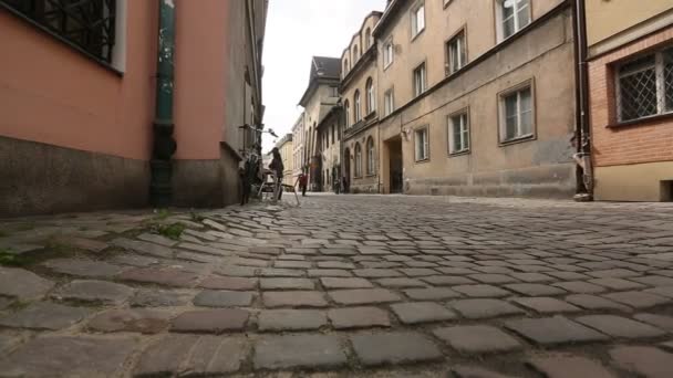 Тротуарна плитка в старому місті (камера руху) HD
 - Кадри, відео