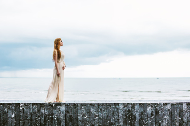 woman on the beach alone - Fotografie, Obrázek