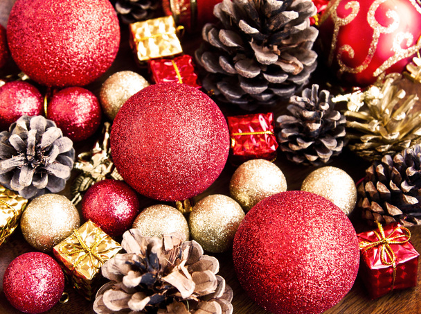 Vintage kırmızı ve altın Noel Glitter Küre ve dekorasyon - Fotoğraf, Görsel
