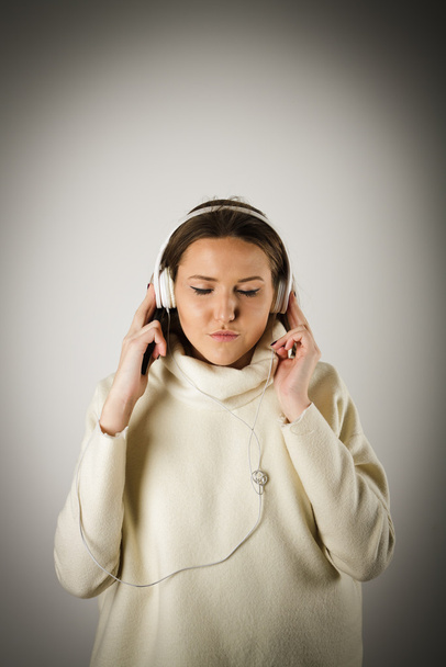 Young woman with headphones - Fotoğraf, Görsel
