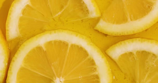 Top view rotation of fresh slice of lemons juice and gel serum, organic cosmetics, vitamin C, fresh citrus fruits, Lemon extract - Materiał filmowy, wideo