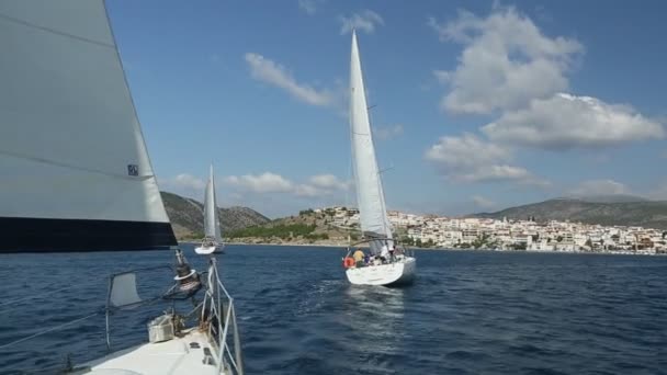 Veleros participan en regata de vela "12 Ellada Otoño 2014" en el Mar Egeo
. - Imágenes, Vídeo