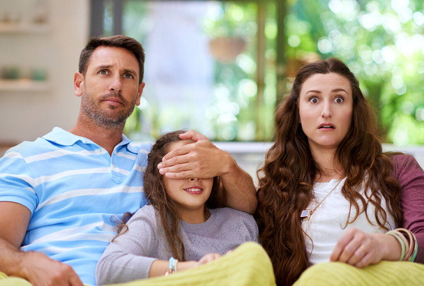 Dont look, honey. Cropped shot of a father covering his daughters eyes while watching a movie. - Foto, Imagen