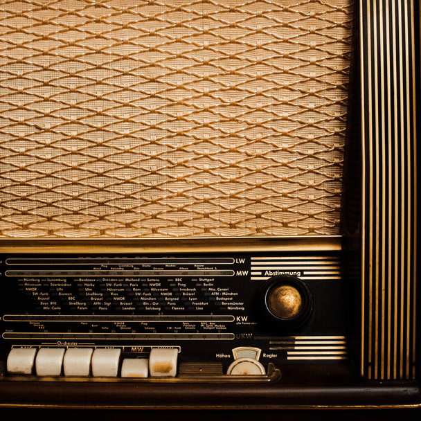 vintage retro radio with music notes - Фото, изображение