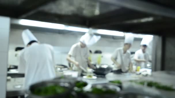 Кухарі руху кухні ресторану
 - Кадри, відео