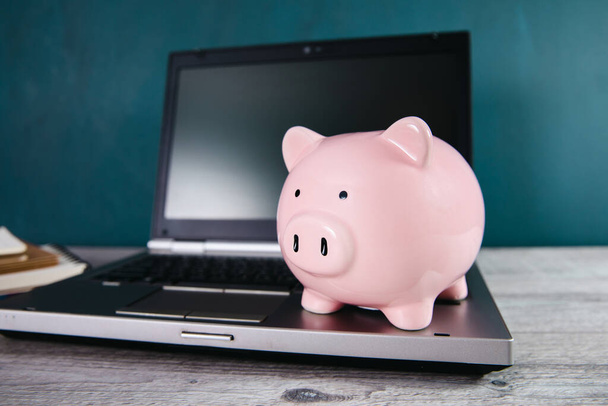 finance concept, piggy bank on computer lapto - Foto, Imagem