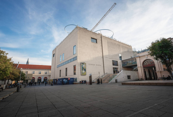 Vídeň, Rakousko - 13. října 2019: Leopoldovo muzeum v MuseumsQuartier - Vídeň, Rakousko - Fotografie, Obrázek