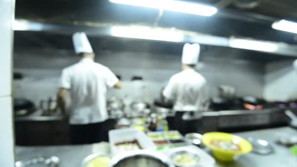 Chefs de movimiento de una cocina de restaurante
 - Metraje, vídeo