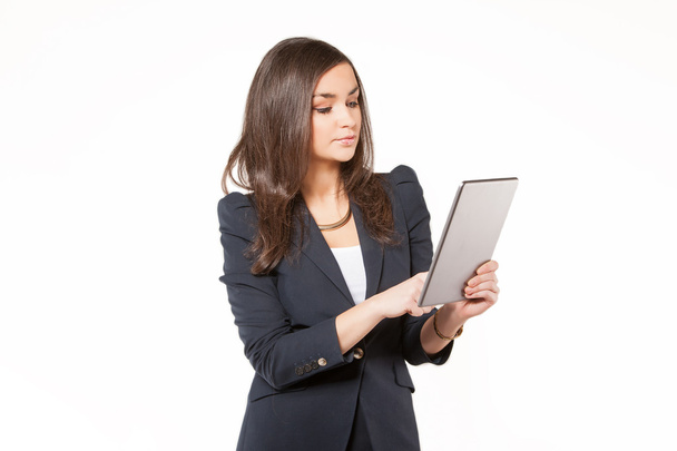 Mujer de negocios joven que trabaja en la tableta
. - Foto, imagen