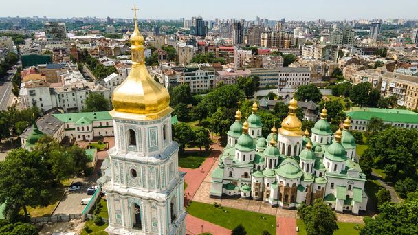St. Sophia katedrális Kijev magasságából St. Sophia tér városkép - Fotó, kép