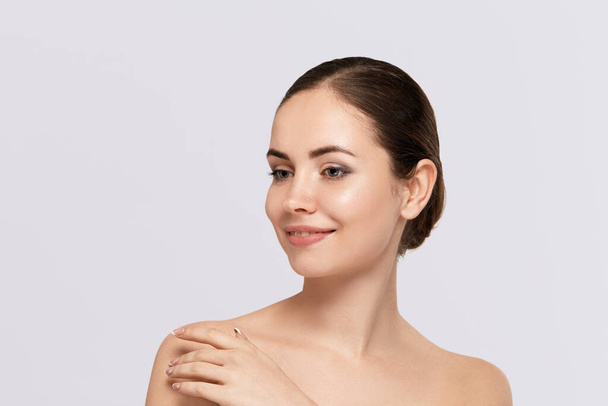 Healthy skin woman natural makeup beauty face closeup over gray background. - Valokuva, kuva