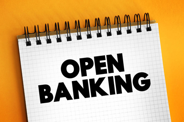 Open Banking - финансовая технология, позволяющая сторонним разработчикам создавать приложения и сервисы вокруг финансового учреждения, текстовая концепция на блокноте - Фото, изображение