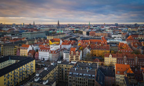 Kaunis ilmakuva Kööpenhaminasta ylhäältä, Tanska. Antennilennokki laukaus marraskuussa 2021 - Valokuva, kuva